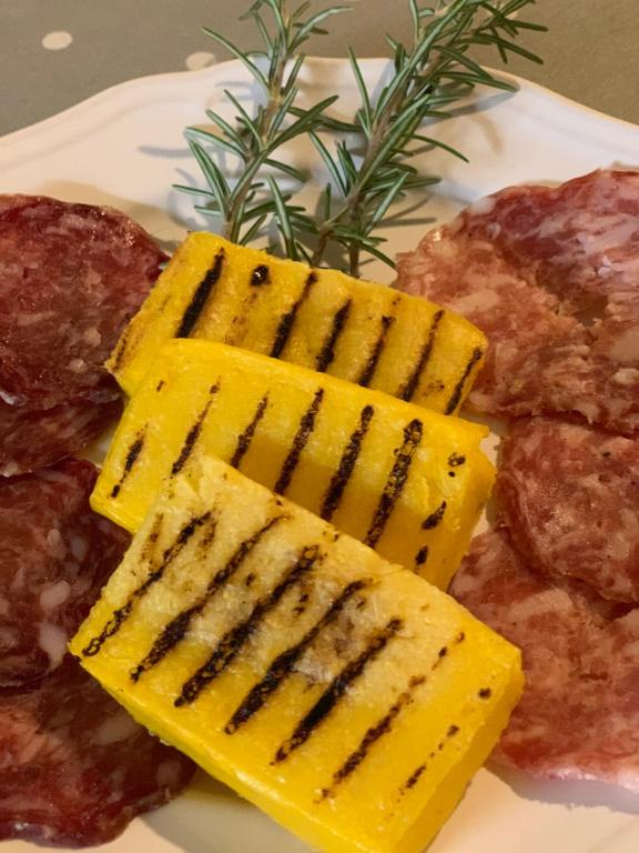 Jedlo v ubytovaní bed & breakfast alebo blízkom okolí
