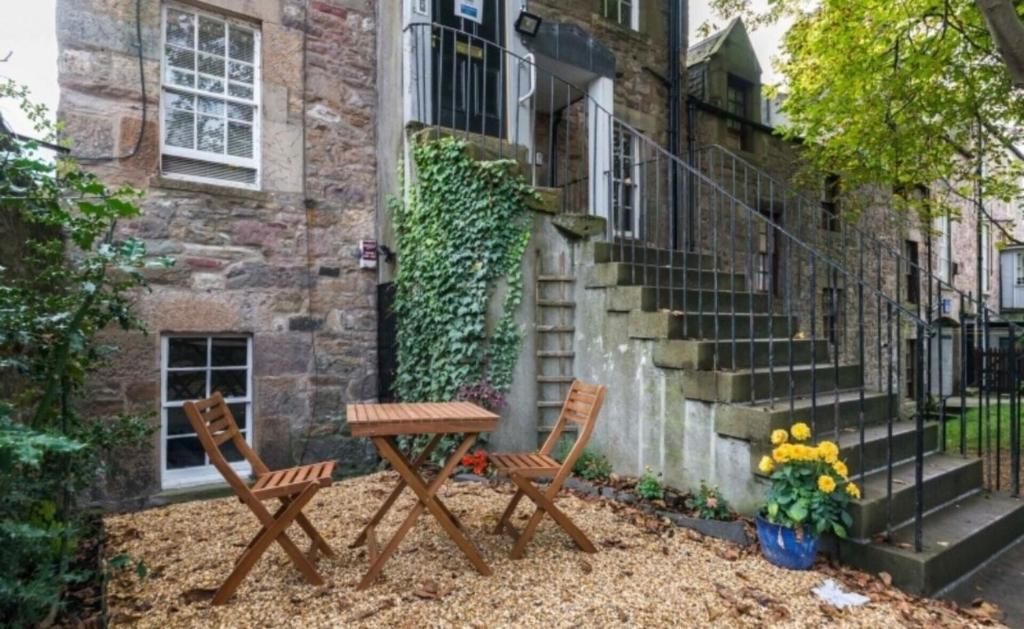 Unique Main Door With Private Garden Edinburgh