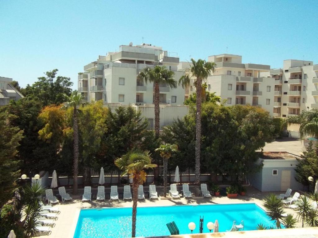 Bazén v ubytování Hotel Rivabella nebo v jeho okolí