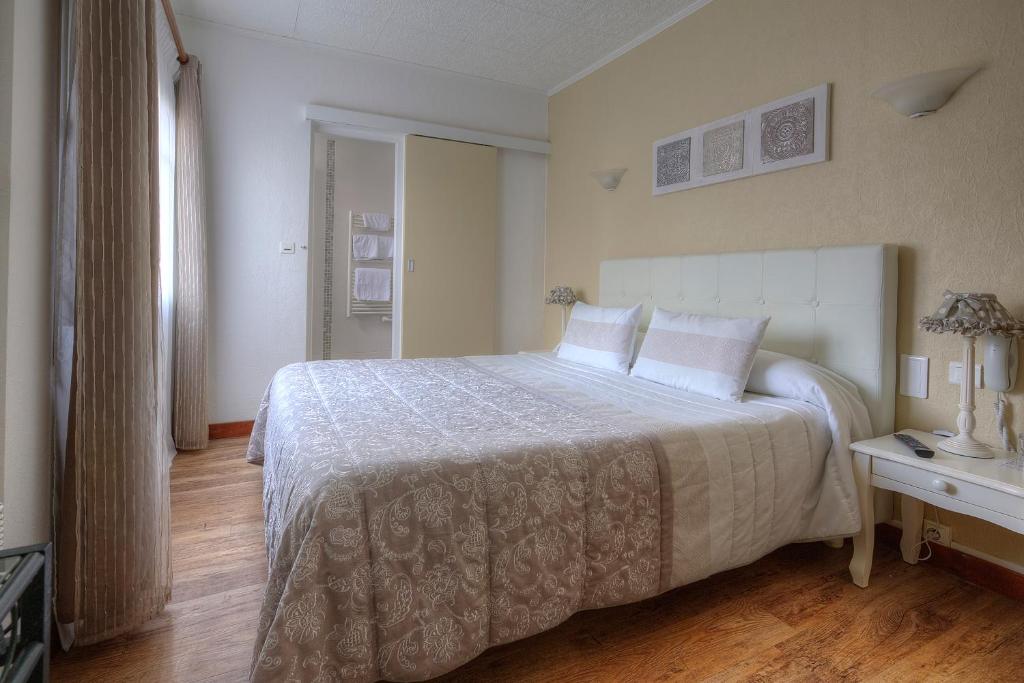 Postel nebo postele na pokoji v ubytování Hôtel Le Nautile
