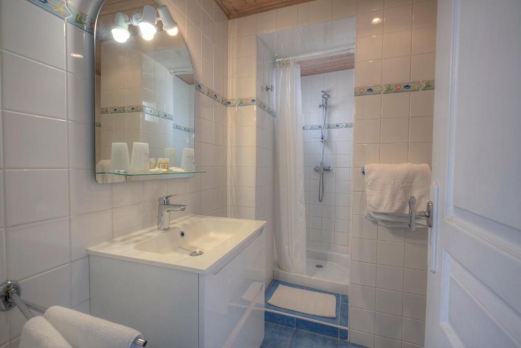 Koupelna v ubytování Hôtel Le Nautile