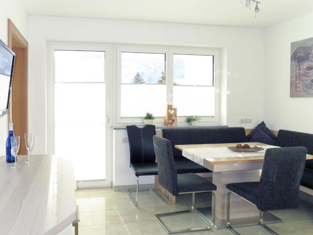 Posezení v ubytování Apartment Hanser by Interhome