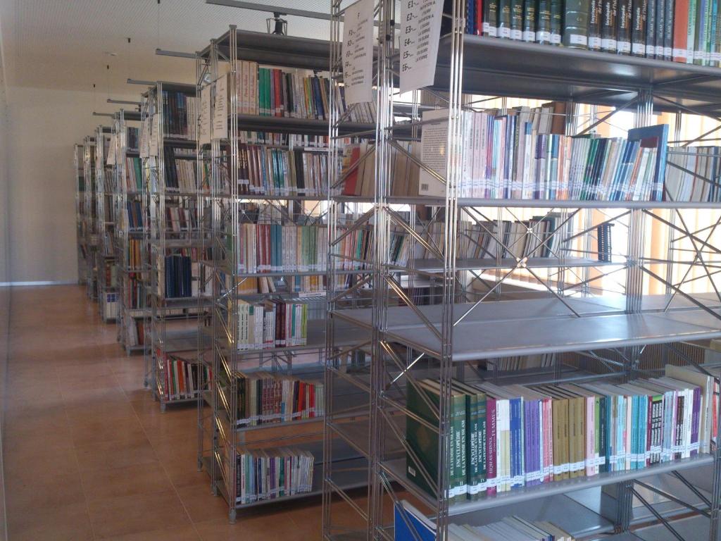 Knihovna v hostelu