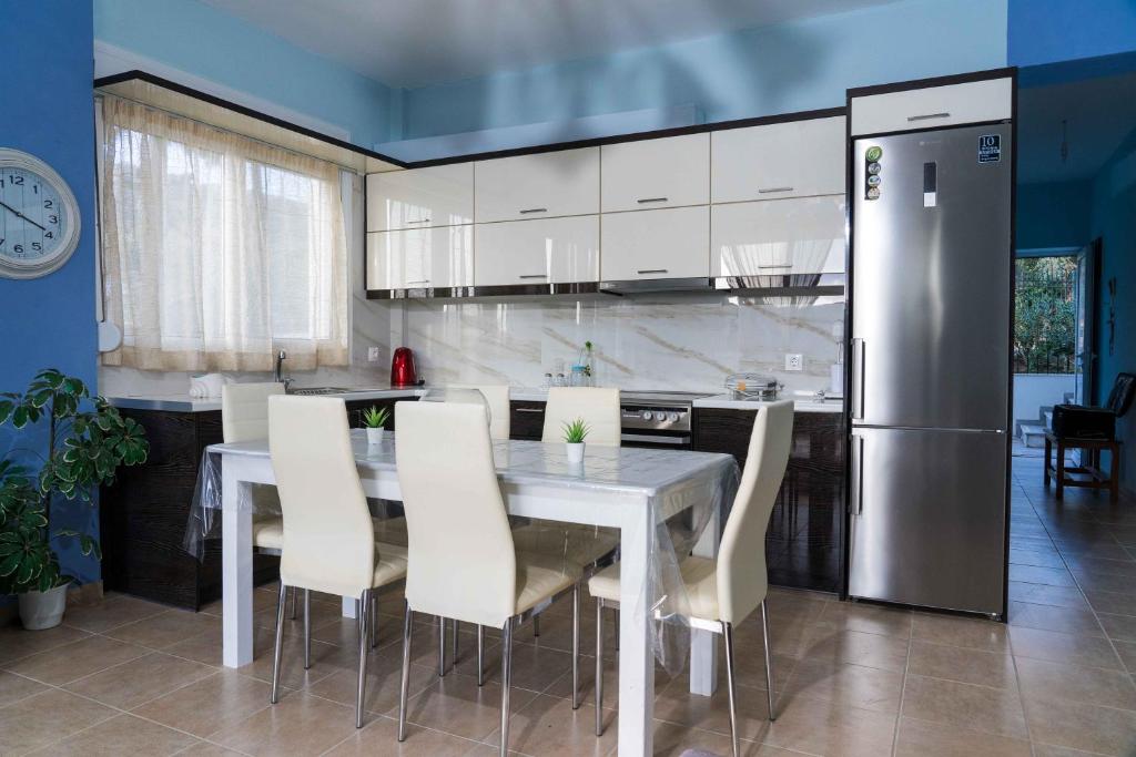 A kitchen or kitchenette at Seaside Apartments