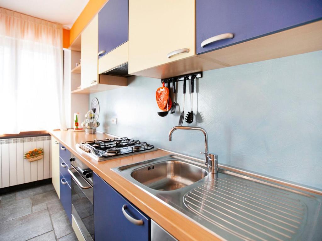 Kuchyňa alebo kuchynka v ubytovaní Apartment Bellavista by Interhome