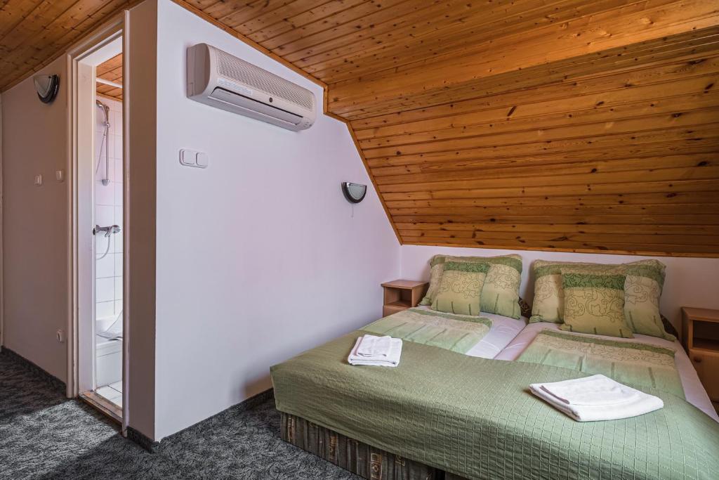 Postel nebo postele na pokoji v ubytování Babi Guesthouse - Babi Vendégház