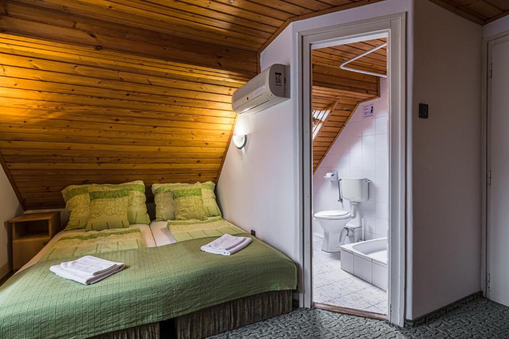 Postel nebo postele na pokoji v ubytování Babi Guesthouse - Babi Vendégház