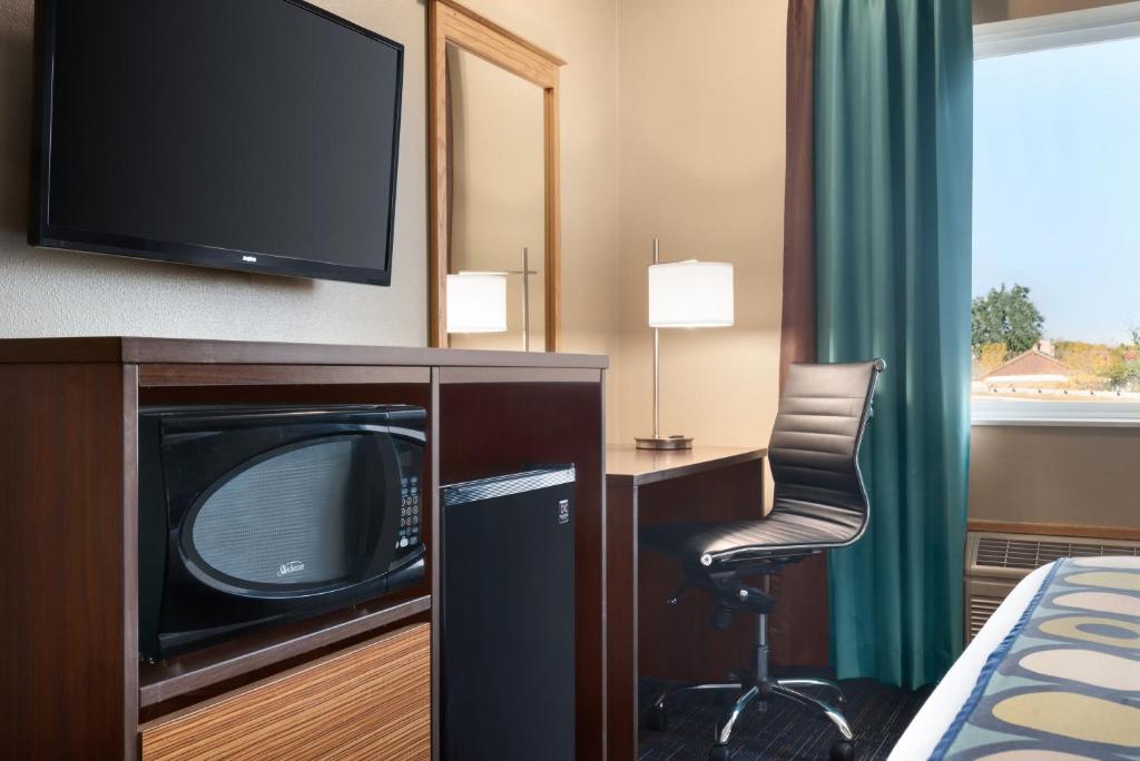 Super 8 by Wyndham Sioux Falls - 