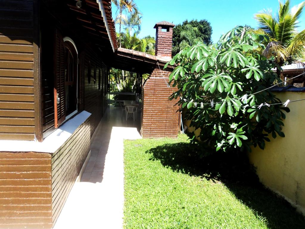  Casa em condominio fechado com lazer em Bertioga