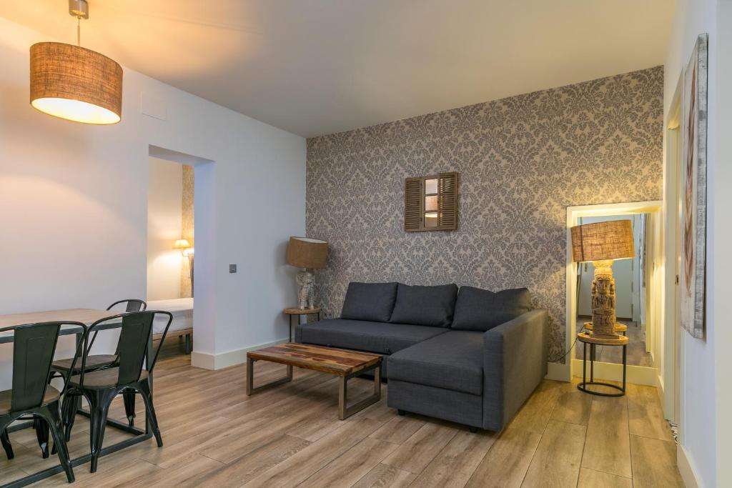 Posezení v ubytování HOMEABOUT DIEGO DE LEÓN Apartment I
