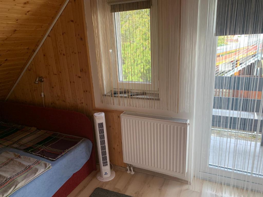 Łóżko lub łóżka w pokoju w obiekcie Komo Apartment