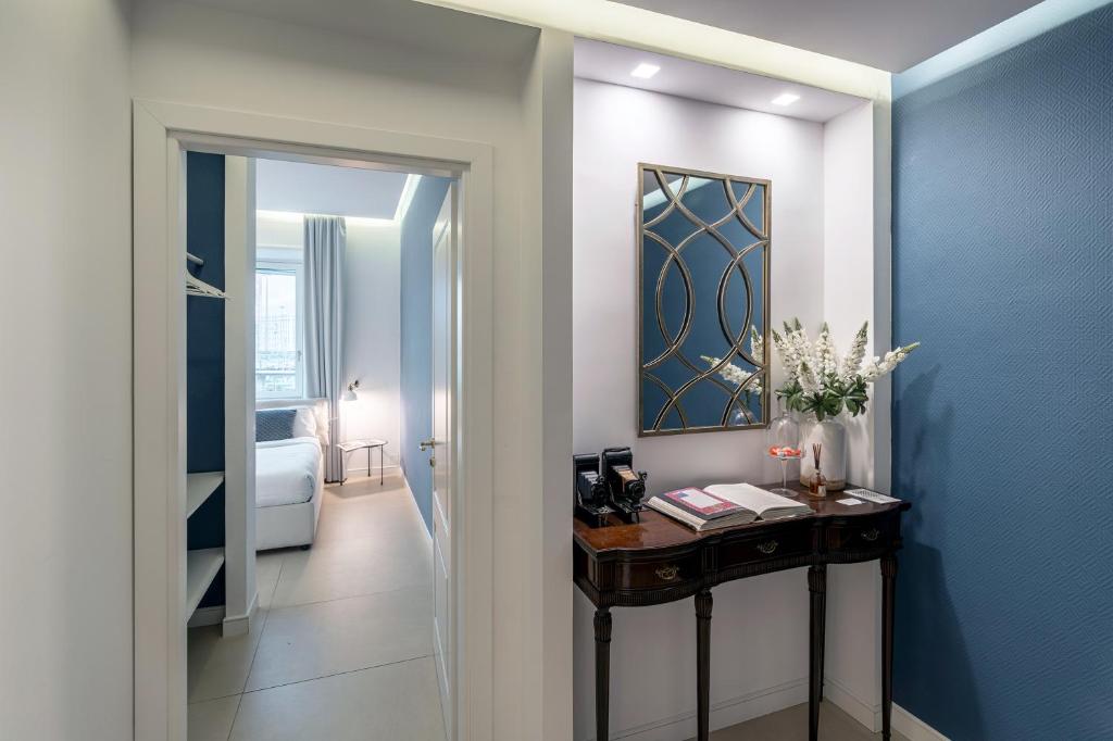 a hallway with a room with a table and a mirror at Starhost - PETIT B&B in Salerno