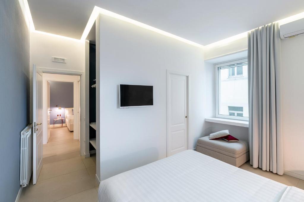 PETIT B&B - in centro a due passi dalla stazione e dai traghetti - 1