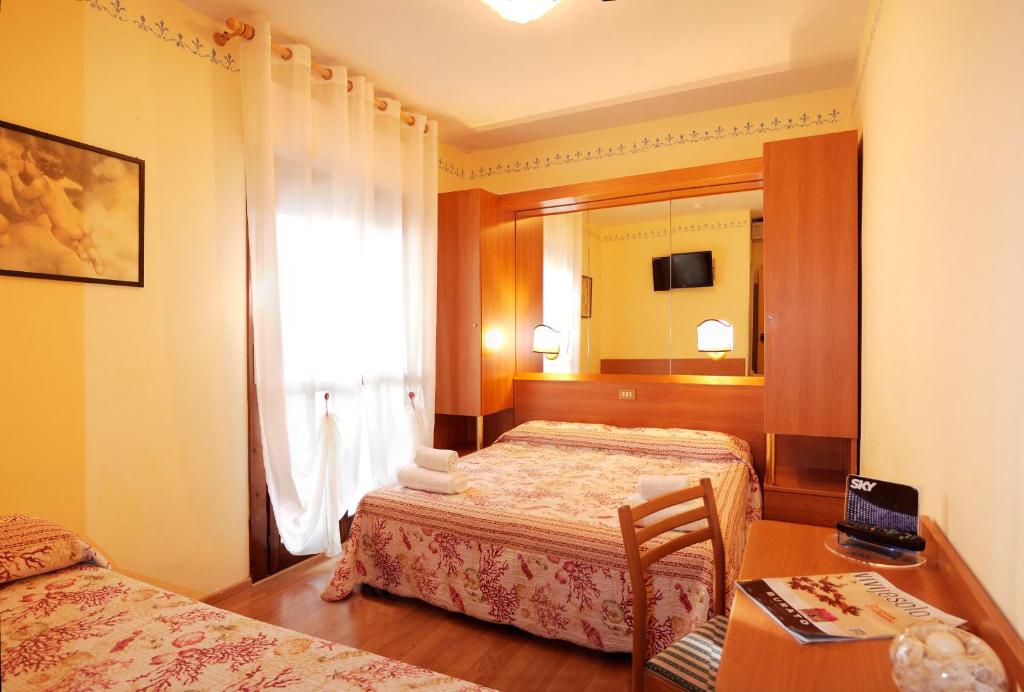 Postel nebo postele na pokoji v ubytování Hotel Germania