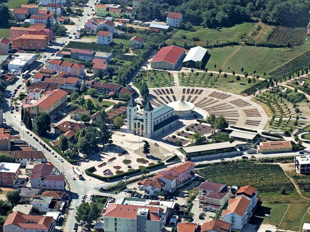 Pohľad z vtáčej perspektívy na ubytovanie Apartman Eva Rogotin