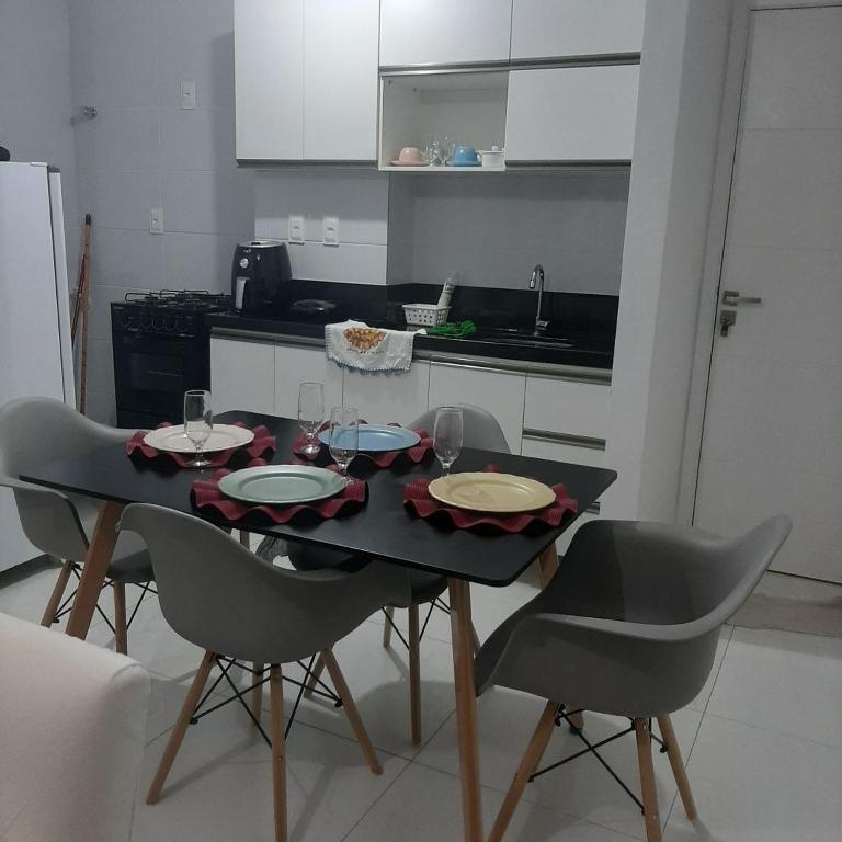  oo DIARIA de 75 a 120 PARA 3 PESSOAS Excelente localização na praia de intermares a 200 da praia e 400 metros do Lovina e 300 metros do Fest Verão PB