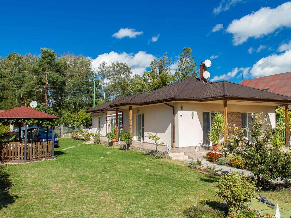 Vonkajšia záhrada v ubytovaní Holiday Home Twin Combo by Interhome