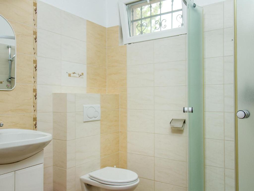 Kúpeľňa v ubytovaní Holiday Home Twin Combo by Interhome