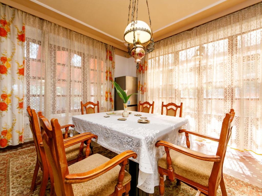 Posedenie v ubytovaní Apartment Tilia 4 by Interhome