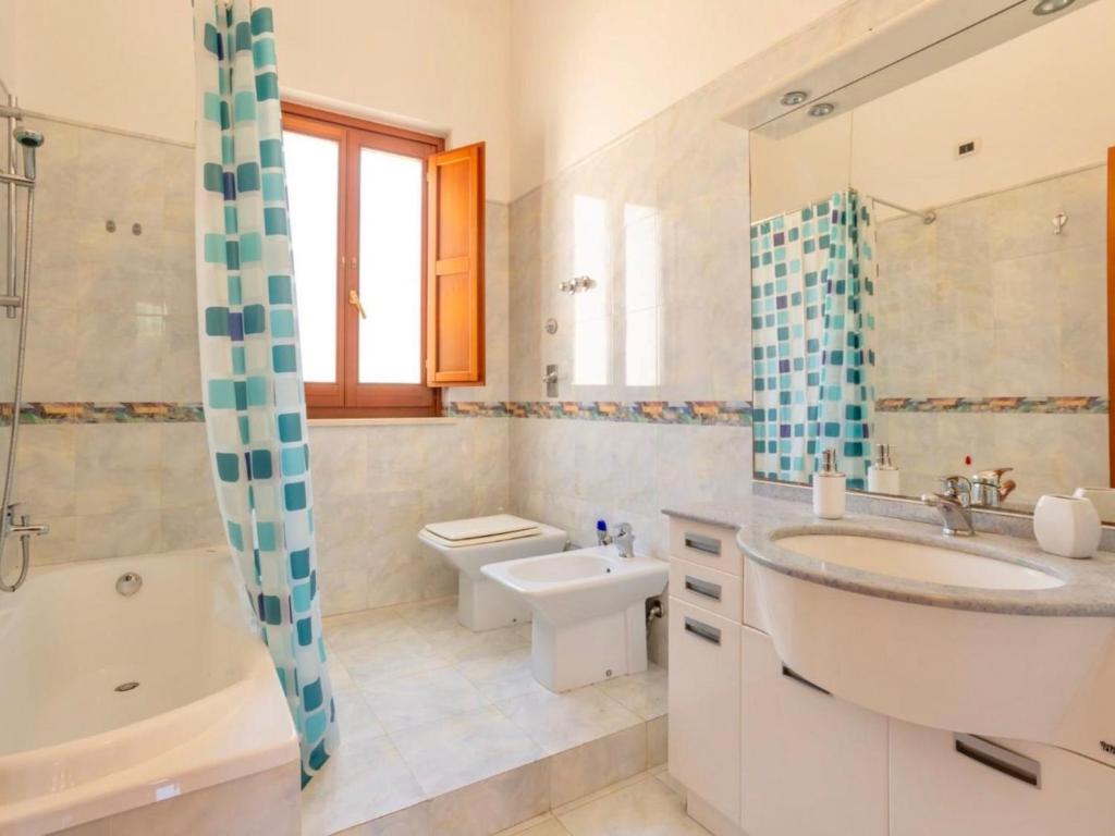 Kúpeľňa v ubytovaní Villa Vittoria by Interhome