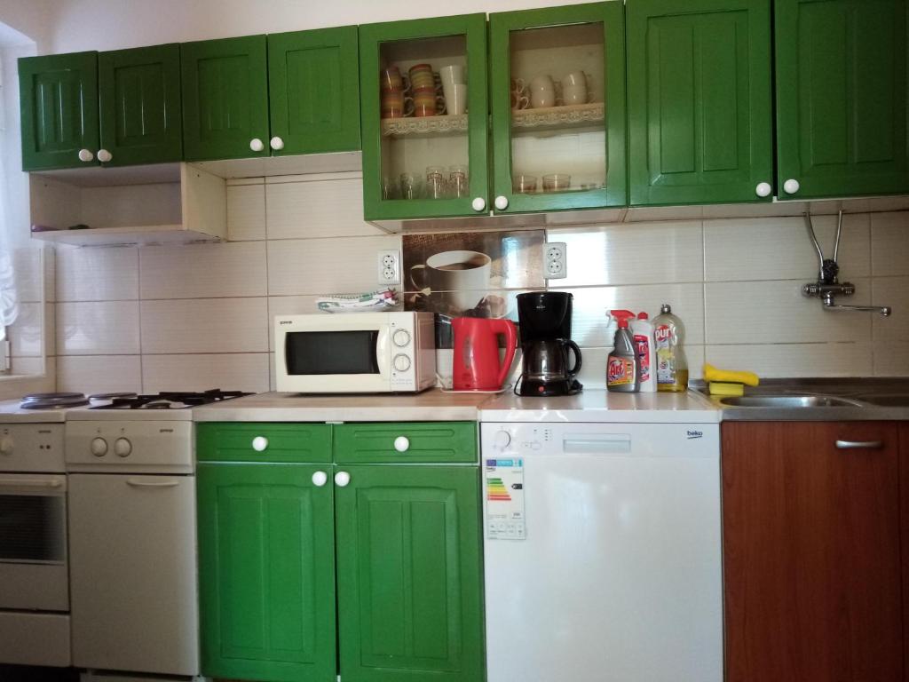 Kuchyň nebo kuchyňský kout v ubytování Apartments "Sun-sea"