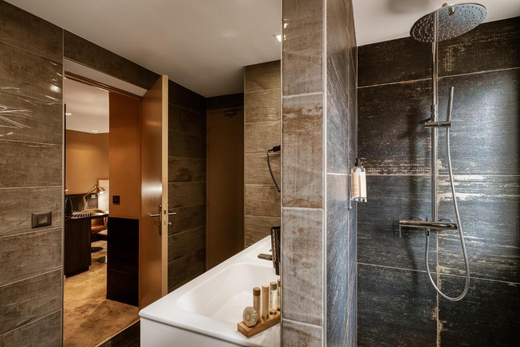 Koupelna v ubytování Hotel Le Tremplin