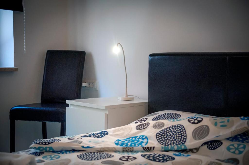 Postel nebo postele na pokoji v ubytování Marcus home