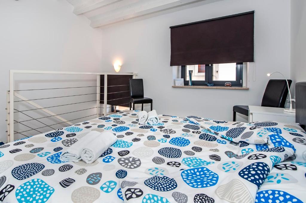 Postel nebo postele na pokoji v ubytování Marcus home