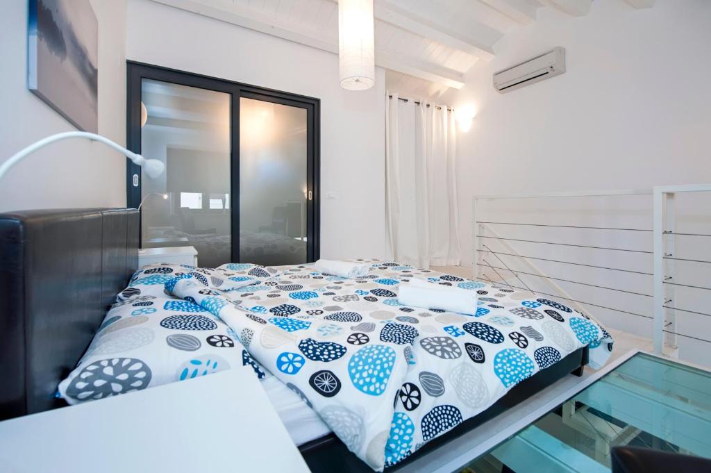 Postel nebo postele na pokoji v ubytování Marcus home