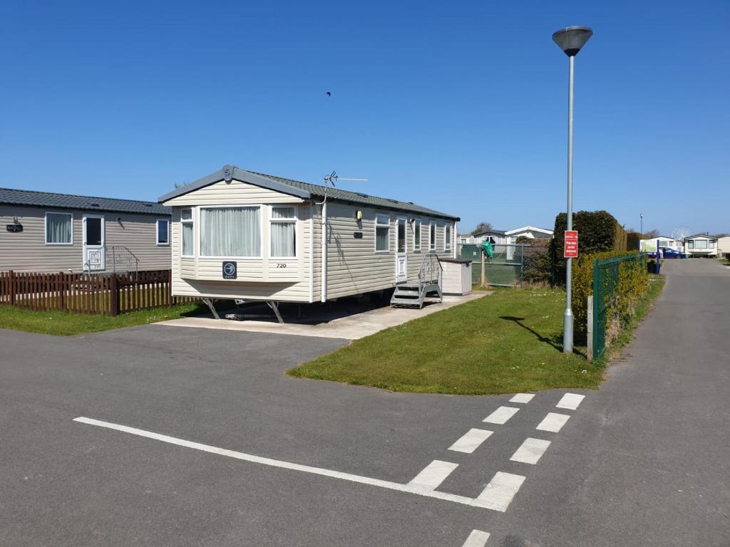 a mobile home is parked in a parking lot at 720 Holiday Resort Unity, Brean in Brean