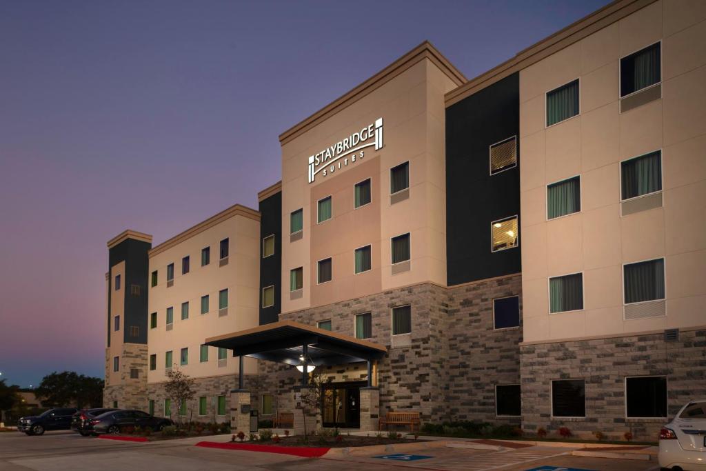 斯德伯克Staybridge Suites - Cedar Park - Austin N by IHG的酒店正面效果图