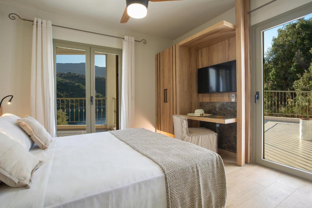 A bed or beds in a room at Villa Elanthy-New Luxury villa with private sea access