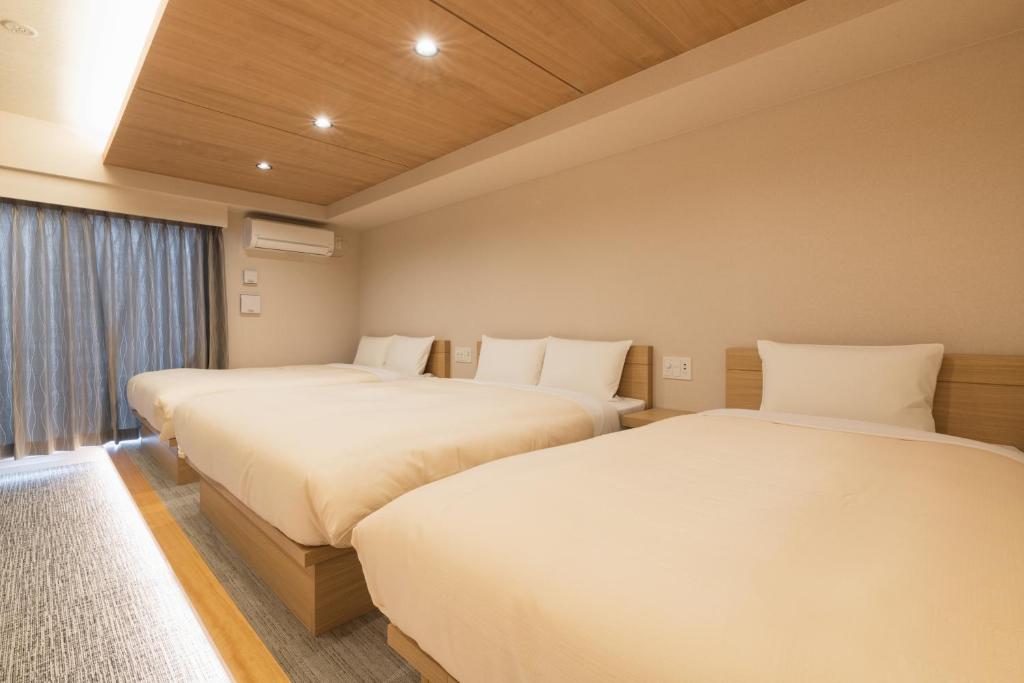 Postel nebo postele na pokoji v ubytování HOTEL WA HAKATA