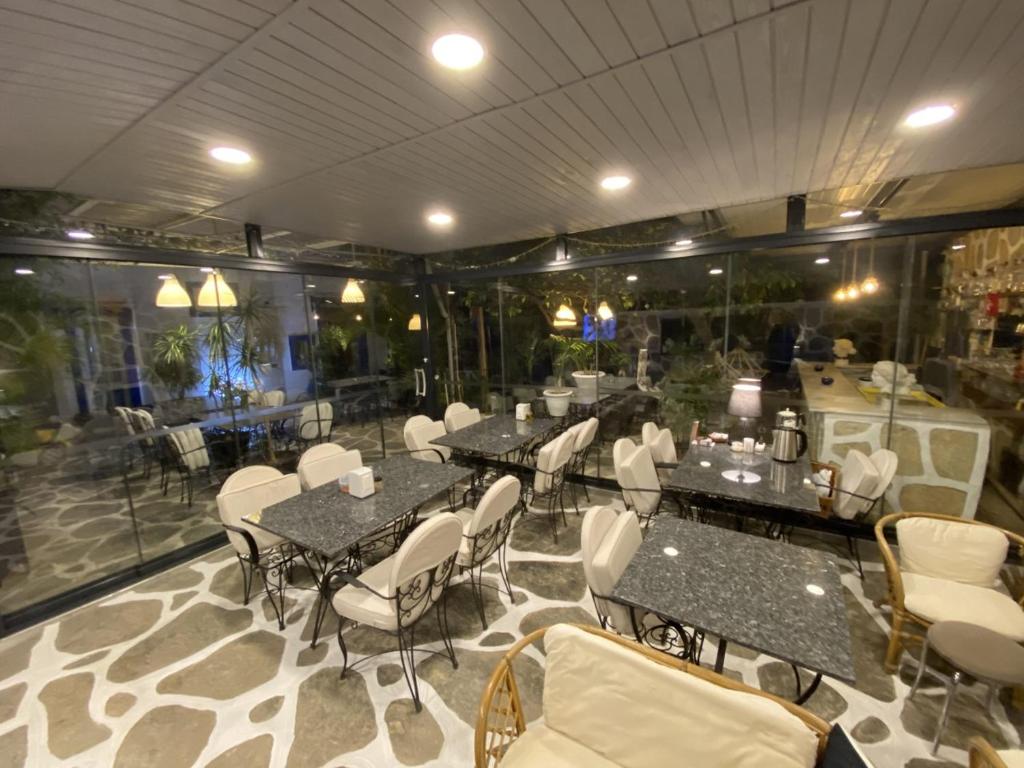 Restaurace v ubytování Artunc Hotel Bodrum