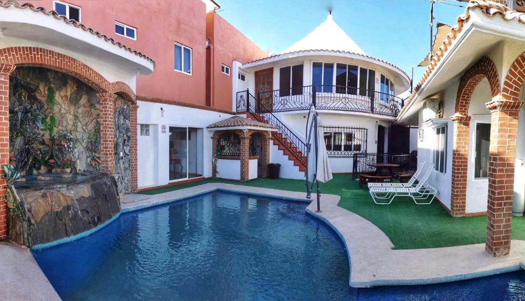 a house with a swimming pool in the yard at Casa del Cono in Cabo San Lucas