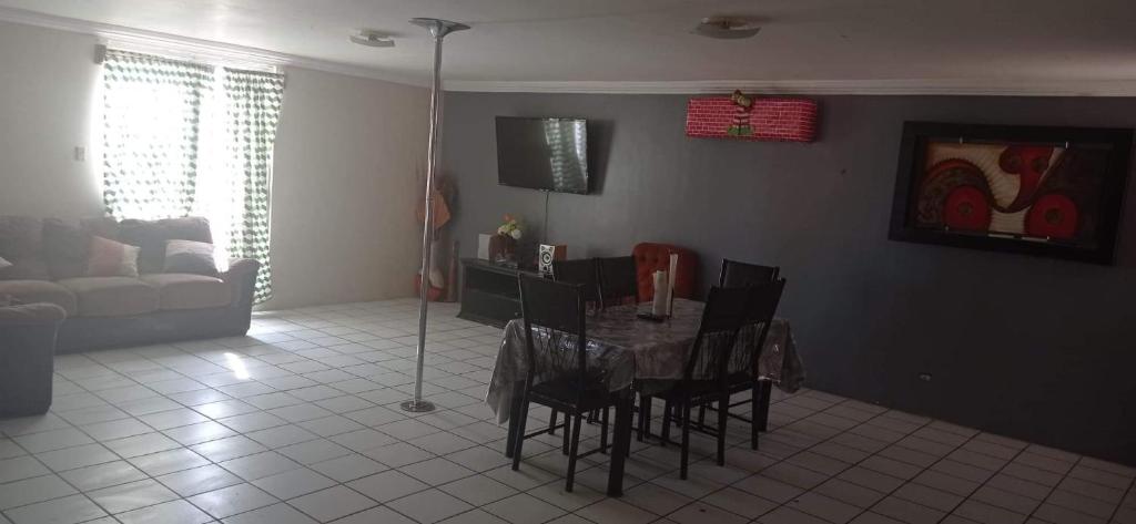 Casa Mora naranja
