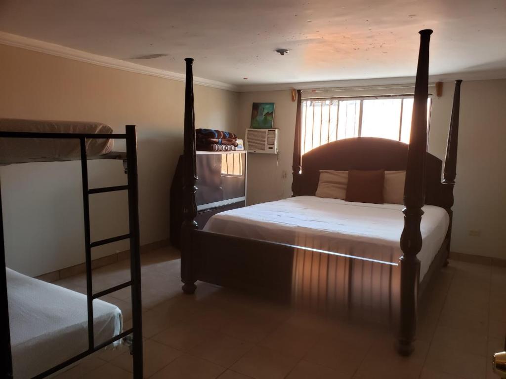 Casa Mora naranja