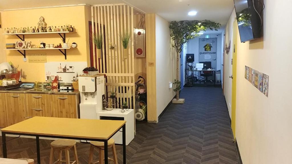 Kuchyň nebo kuchyňský kout v ubytování 24Guesthouse Seomyeon