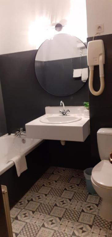 Koupelna v ubytování Hôtel Athéna