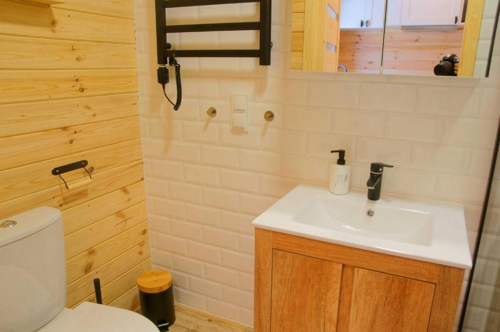 Kúpeľňa v ubytovaní Domki i Apartamenty Wieleń
