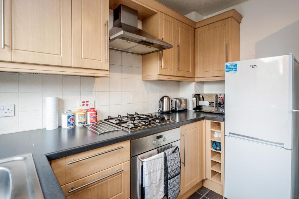 Stevenage Stylish 2 Bedroom Apartment, Upto 5 Guests at Dwellers Delight Luxury Stay Serviced Accommodation, with Free Wifi