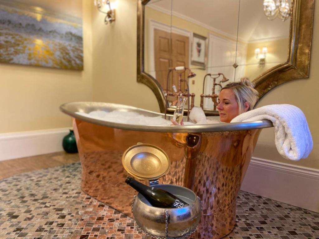 Koupelna v ubytování Clan Young Suite Apartment-LUXURY CENTRAL GETAWAY!!