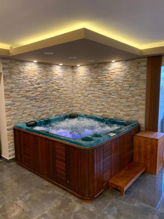 Fotografie z fotogalerie ubytování The Jakuzzi Room Miskolctapolca v destinaci Miskolc