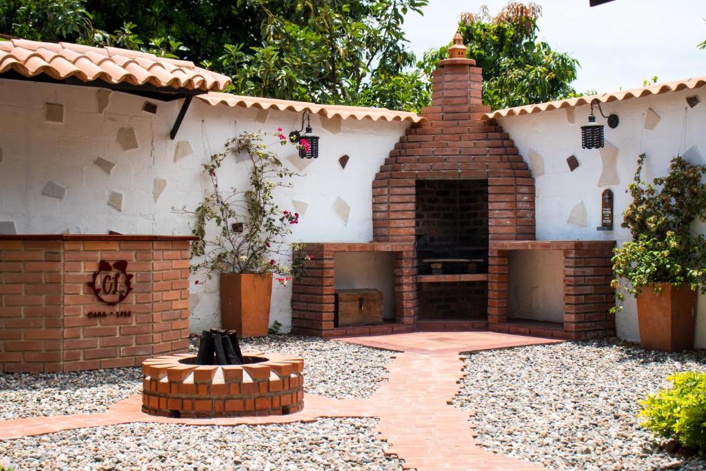 a backyard with a brick building with a fireplace at Casa Lilí Guaduas in Guaduas