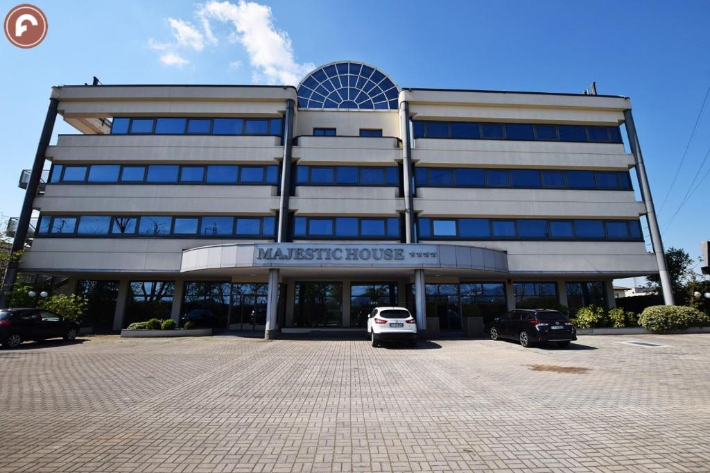Budynek, w którym mieści się hotel