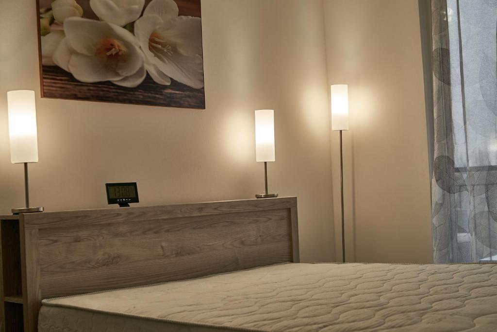 Posteľ alebo postele v izbe v ubytovaní Cadet Apartments - hostAID