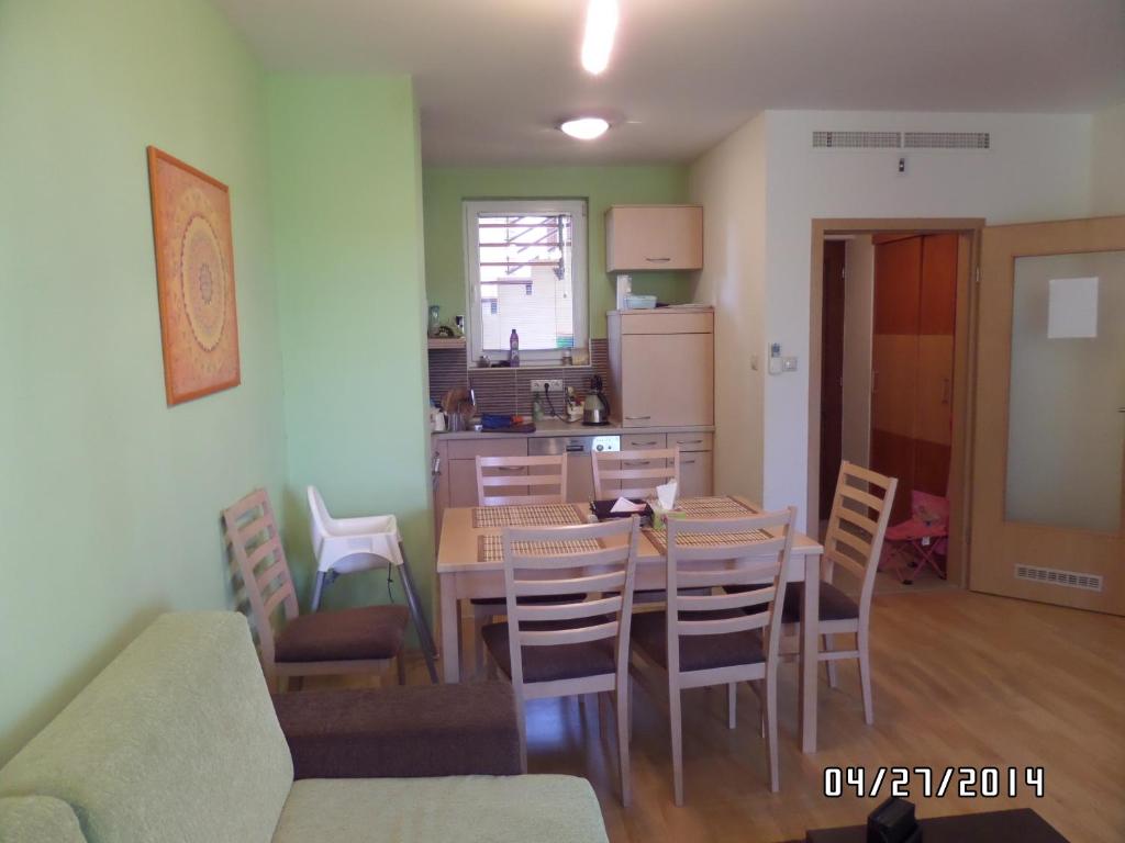 Posezení v ubytování Nia Családi Apartman