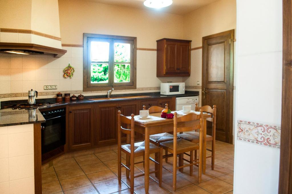 Kuchyň nebo kuchyňský kout v ubytování Finca Ullastre