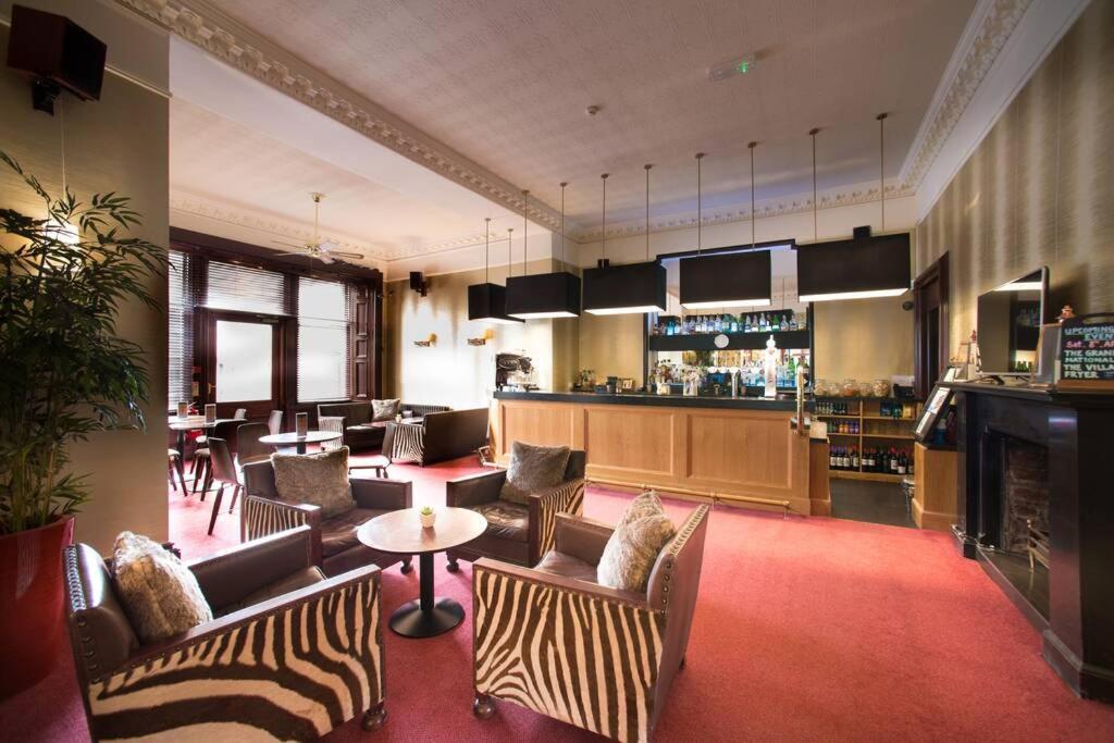 Wallace Apartment - A unique apartment in countryside park with WIFI and access to bar and pool 4