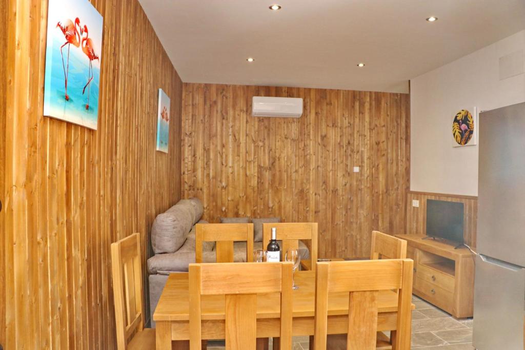 Posezení v ubytování Chalet Brenes Sol